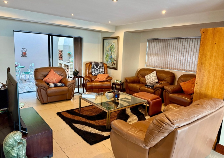 4 Bedroom Property for Sale in Constantia Kloof Western Cape